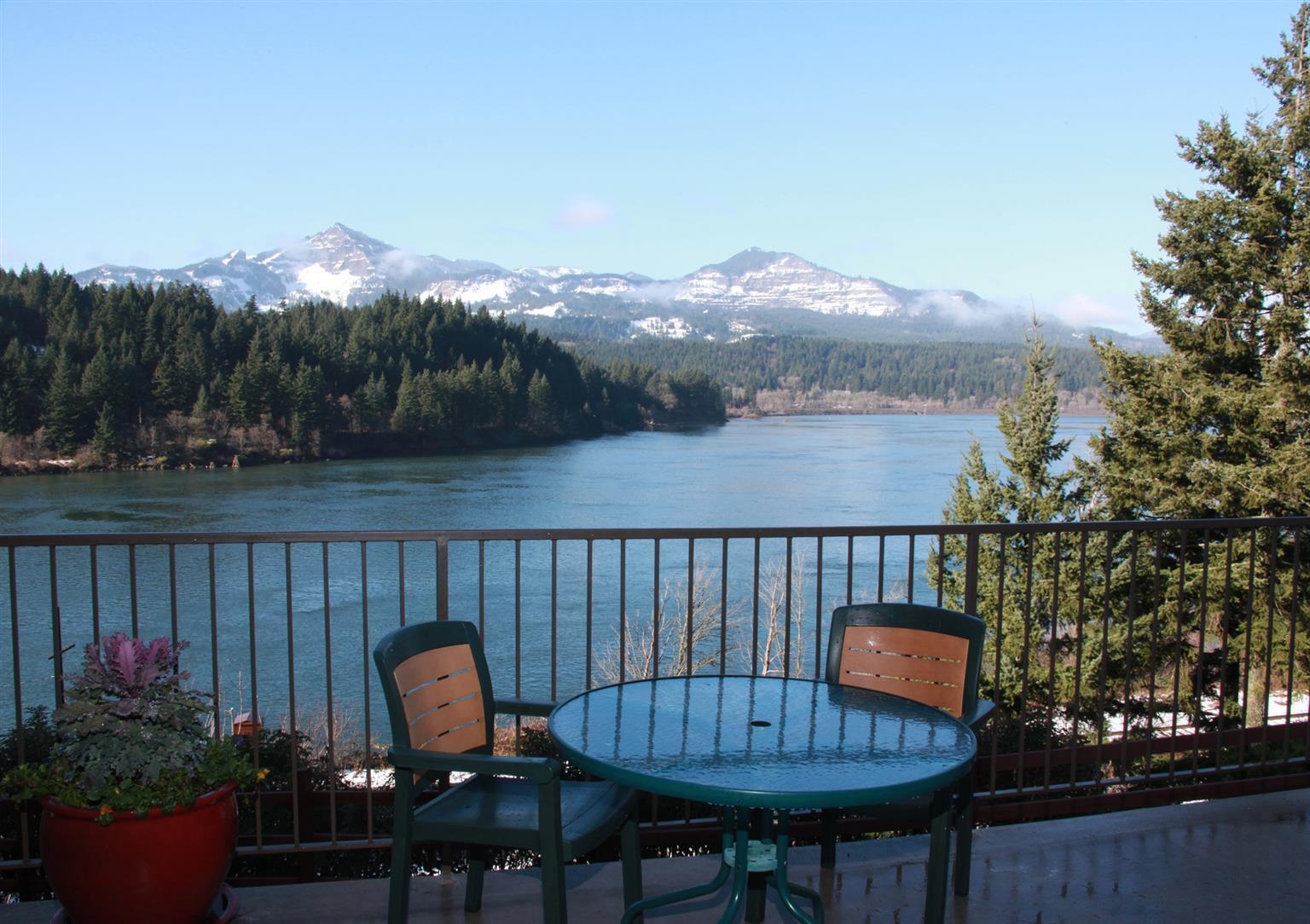Best Western Plus Columbia River Hotel 3*